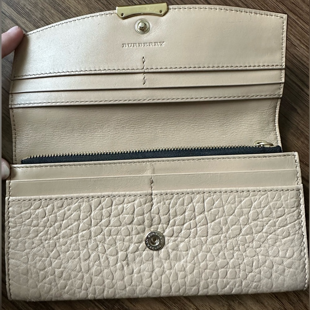 GORGEOUS BURBERRY wallet - Picture 4 of 8